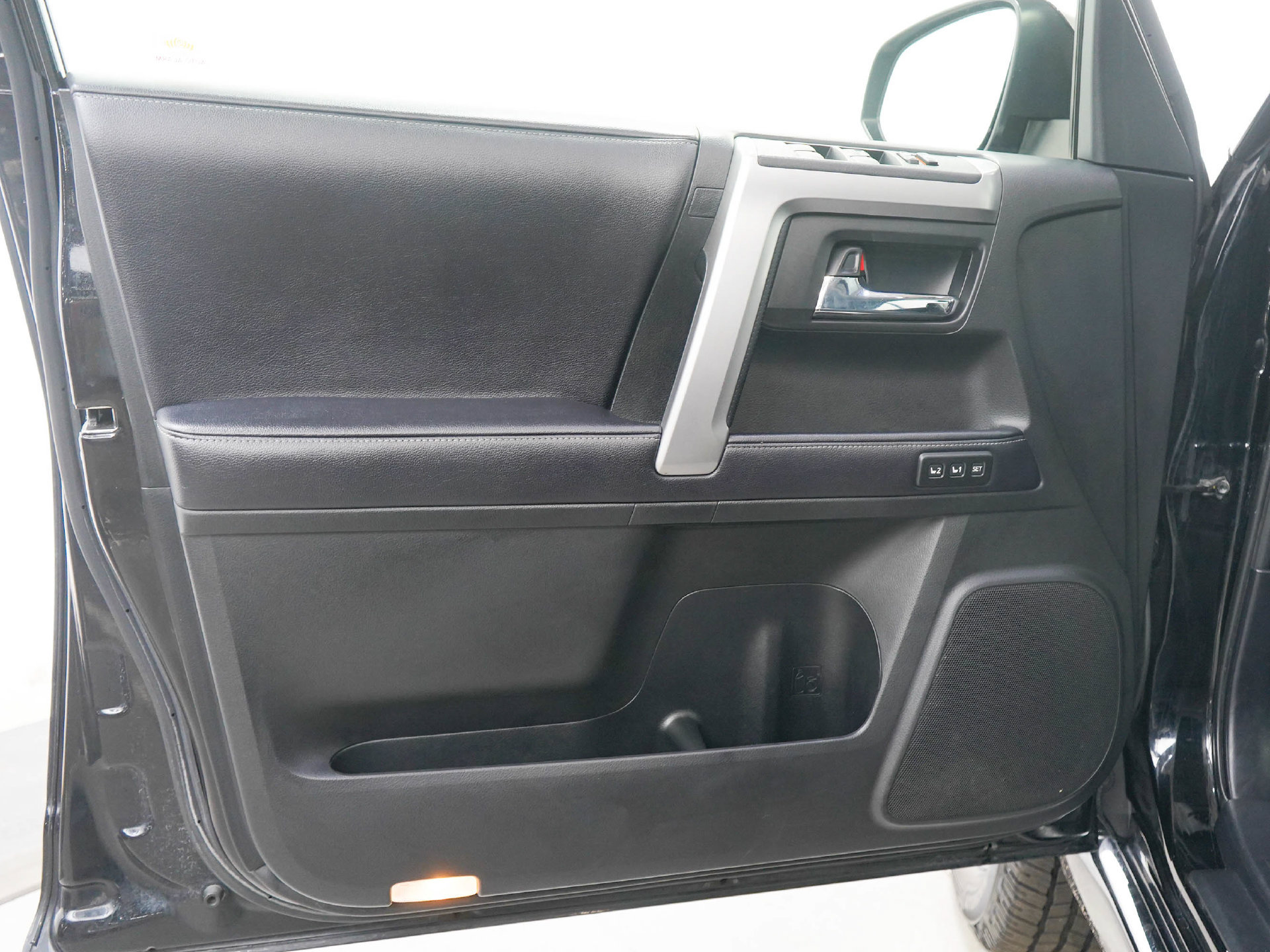 Used 2019 Toyota 4Runner Limited AWD/4WD image 18