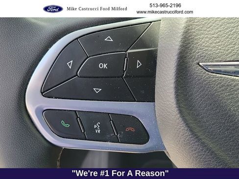 Used 2023 Chrysler Pacifica Touring-L FWD image 13