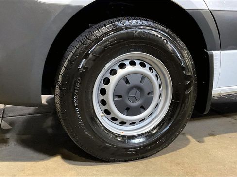 Used 2025 Mercedes-Benz Sprinter 2500 image 9