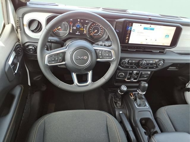 Used 2025 Jeep Wrangler Unlimited Sahara AWD/4WD image 17