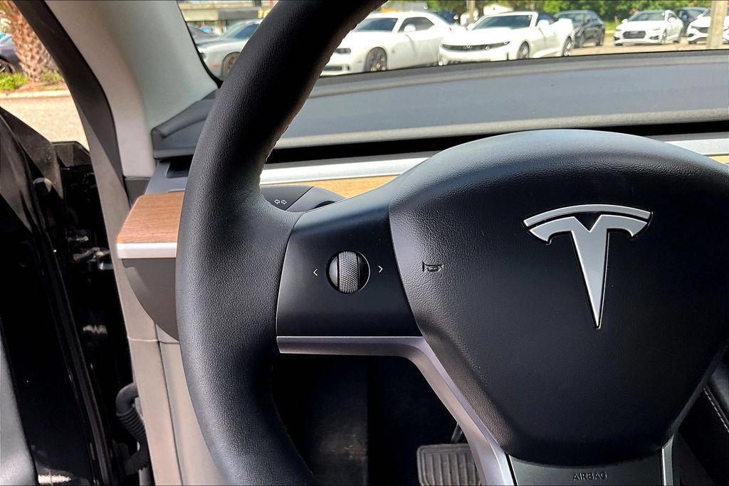 Used 2024 Tesla Model Y Long Range AWD/4WD image 11