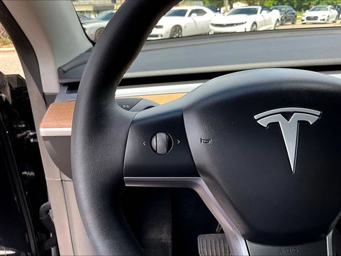Used 2024 Tesla Model Y Long Range AWD/4WD image 11