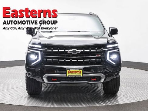 Used 2025 Chevrolet Suburban Z71 AWD/4WD image 2