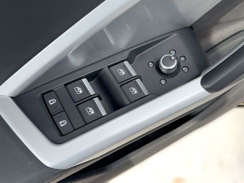 Used 2023 Audi Q3 2.0T Premium Plus w/ Premium Plus Package image 13