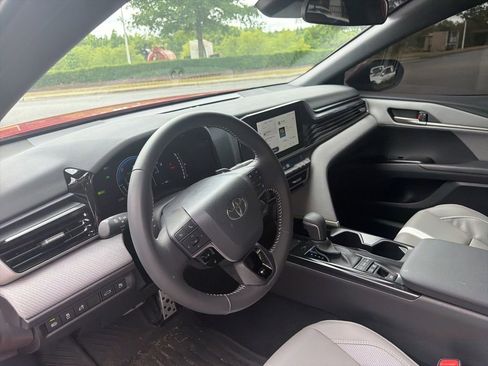 Used 2026 Toyota Camry SE FWD image 8
