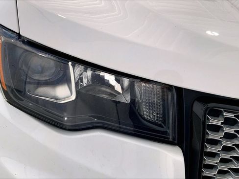 Used 2019 Jeep Grand Cherokee Altitude RWD image 28