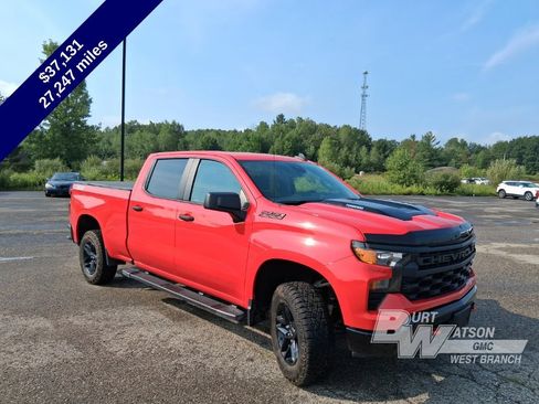 Used 2024 Chevrolet Silverado 1500 Custom Trail Boss w/ LPO, Dark Essentials Package AWD/4WD image 9