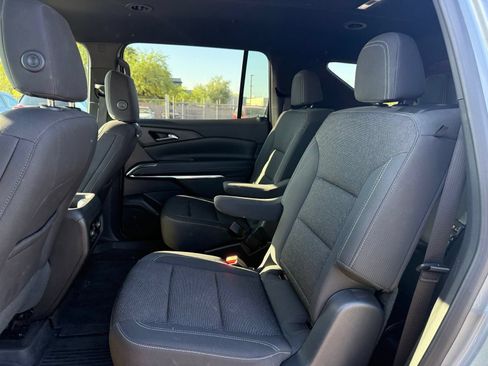 Used 2025 Chevrolet Traverse LT w/ Driver Confidence Package FWD image 9