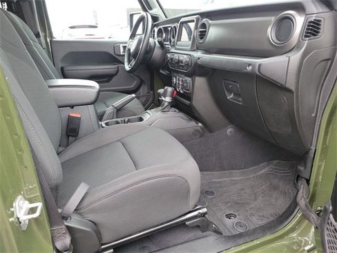 Used 2022 Jeep Gladiator Willys image 11