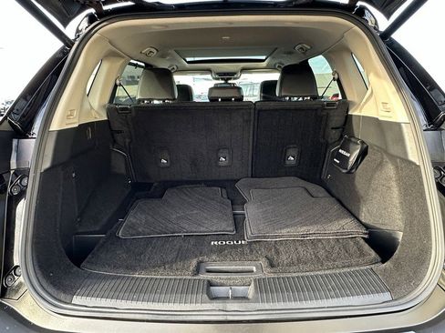 Used 2023 Nissan Rogue SL w/ SL Premium Package image 12