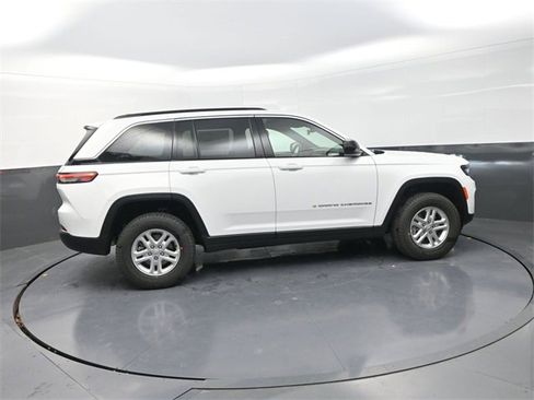 New 2025 Jeep Grand Cherokee Laredo image 8