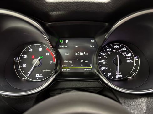 Used 2018 Alfa Romeo Stelvio Sport w/ Quick Order Package 22J Sport image 19