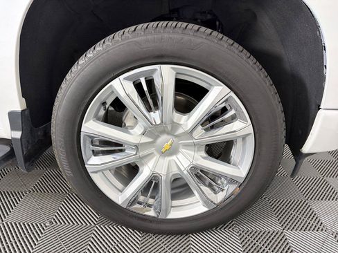 Used 2023 Chevrolet Silverado 1500 High Country w/ High Country Premium Package AWD/4WD image 10