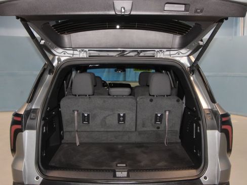 Used 2025 Chevrolet Traverse LT w/ Enhanced Driving Package FWD image 36