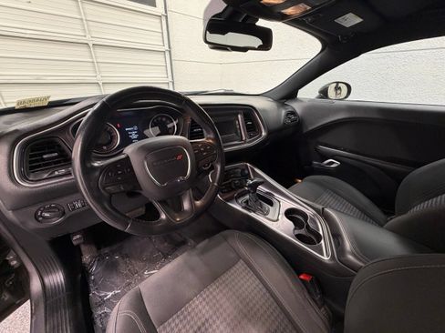 Used 2016 Dodge Challenger SXT RWD image 27