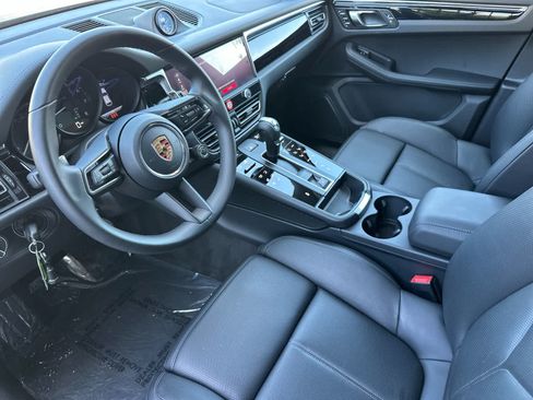 Used 2026 Porsche Macan AWD/4WD image 4