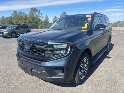 Certified 2025 Ford Expedition Active AWD/4WD image 1