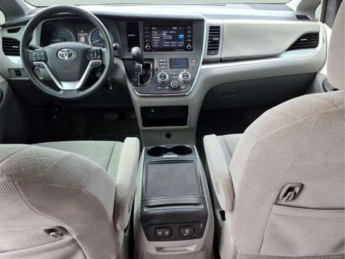 Used 2018 Toyota Sienna LE FWD image 8
