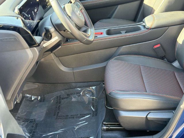 Certified 2025 Nissan Kicks SR FWD image 15