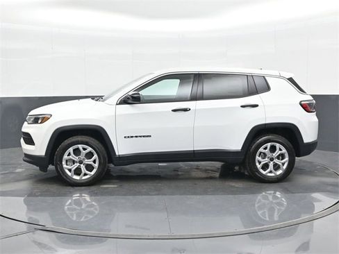 Used 2025 Jeep Compass Sport image 10