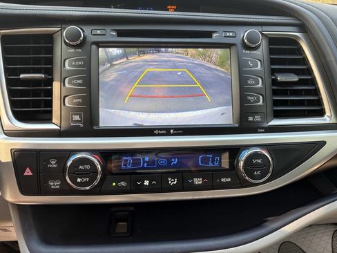 Used 2015 Toyota Highlander Limited image 32