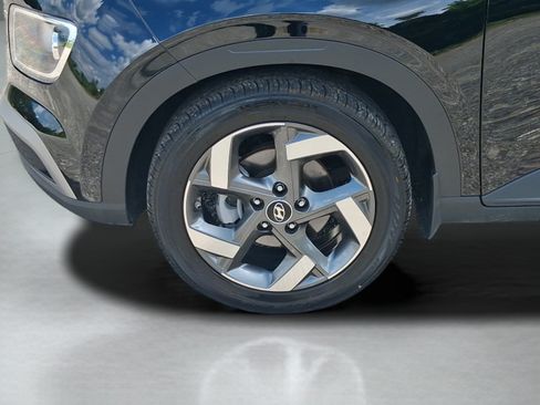 Used 2025 Hyundai Venue SEL FWD image 9