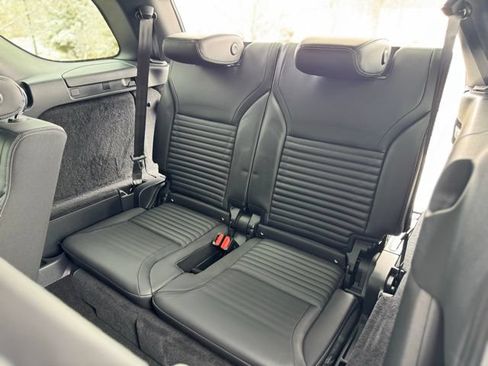 New 2026 Land Rover Discovery S AWD/4WD image 12