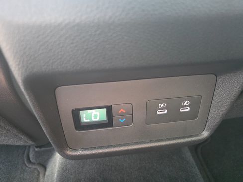Used 2025 Nissan Rogue SL w/ Tech Package FWD image 15