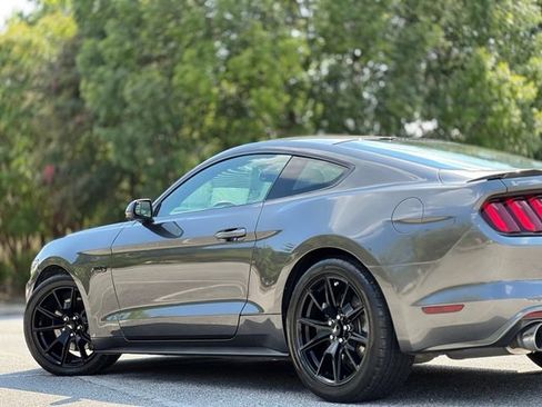 Used 2017 Ford Mustang GT w/ Black Accent Package RWD image 12