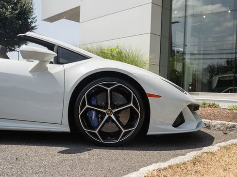 Used 2020 Lamborghini Huracan EVO image 23