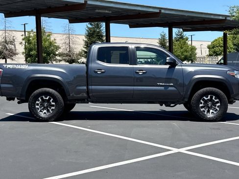 Used 2023 Toyota Tacoma TRD Off-Road w/ Advanced Technology Package AWD/4WD image 10