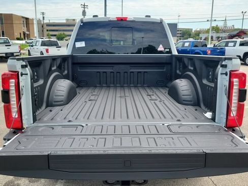 New 2026 Ford F250 Lariat w/ Black Appearance Package AWD/4WD image 8