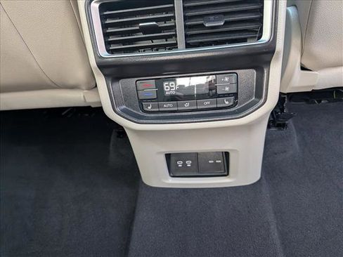 Used 2025 Volkswagen Atlas SEL Premium R-Line image 16