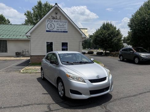 Used 2009 Toyota Matrix FWD image 1
