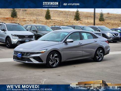 Certified 2025 Hyundai Elantra SEL image 1