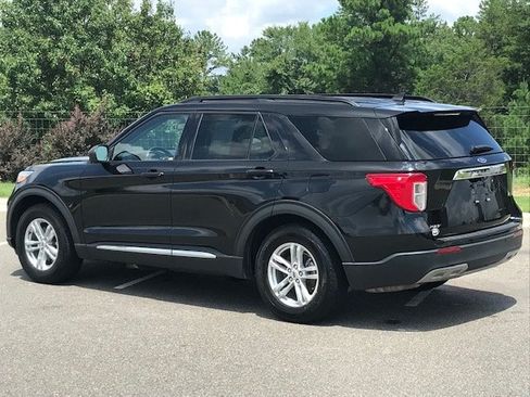 Used 2023 Ford Explorer XLT w/ Equipment Group 202A RWD image 4