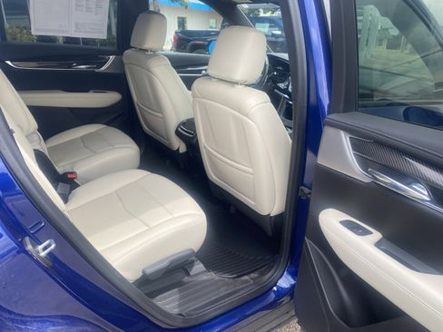 Used 2023 Cadillac XT6 Sport w/ Technology Package AWD/4WD image 12