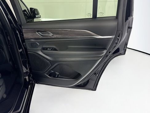 Used 2025 Jeep Grand Cherokee L Overland image 29