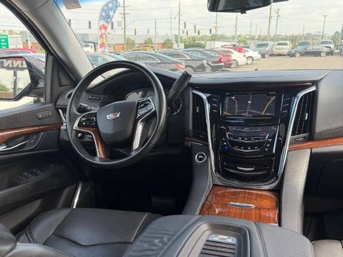 Used 2018 Cadillac Escalade ESV Premium Luxury AWD/4WD image 32