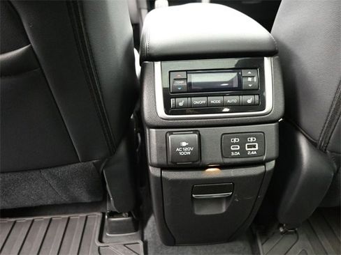 Used 2025 Subaru Ascent Bronze Edition image 19