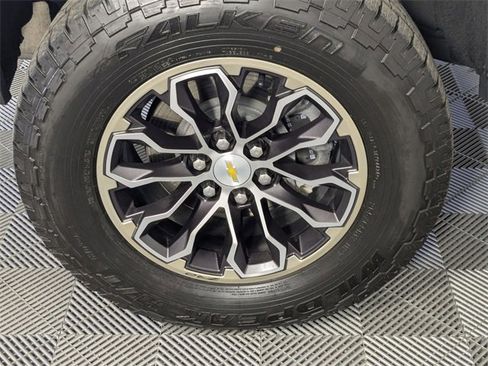 Used 2022 Chevrolet Colorado ZR2 image 8