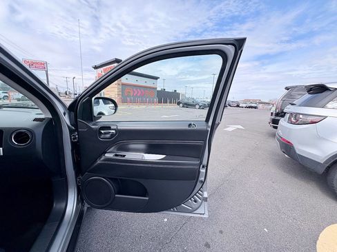 Used 2016 Jeep Compass High Altitude image 36