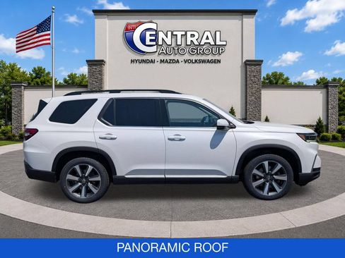 Used 2023 Honda Pilot Touring image 9