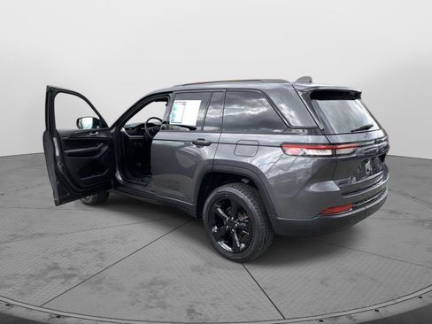 Used 2023 Jeep Grand Cherokee Altitude AWD/4WD image 12