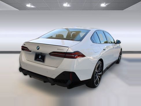 Used 2026 BMW 530i xDrive w/ M Sport Package AWD/4WD image 9