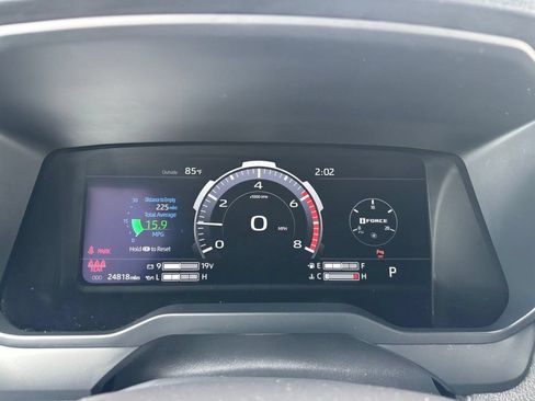 Used 2025 Toyota Tundra Limited AWD/4WD image 16
