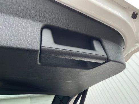 Used 2018 Ford Explorer XLT w/ Equipment Group 202A image 29