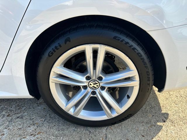 Used 2015 Volkswagen Passat 1.8T SE FWD image 34