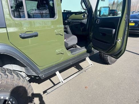 Used 2023 Jeep Wrangler Unlimited Rubicon w/ Cold Weather Group image 16