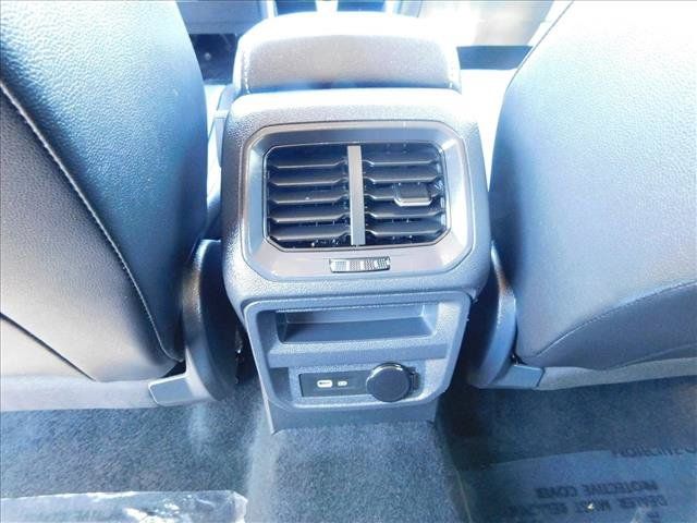 Used 2024 Volkswagen Tiguan SE AWD/4WD image 24